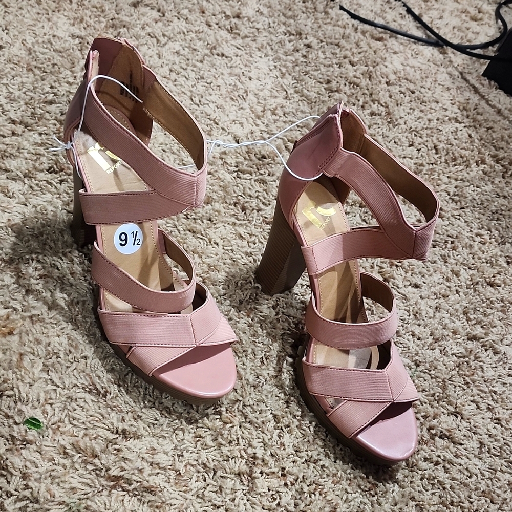 Brand new healed shoes. Mauve pink. 9 1/2. Brand is REPORT.